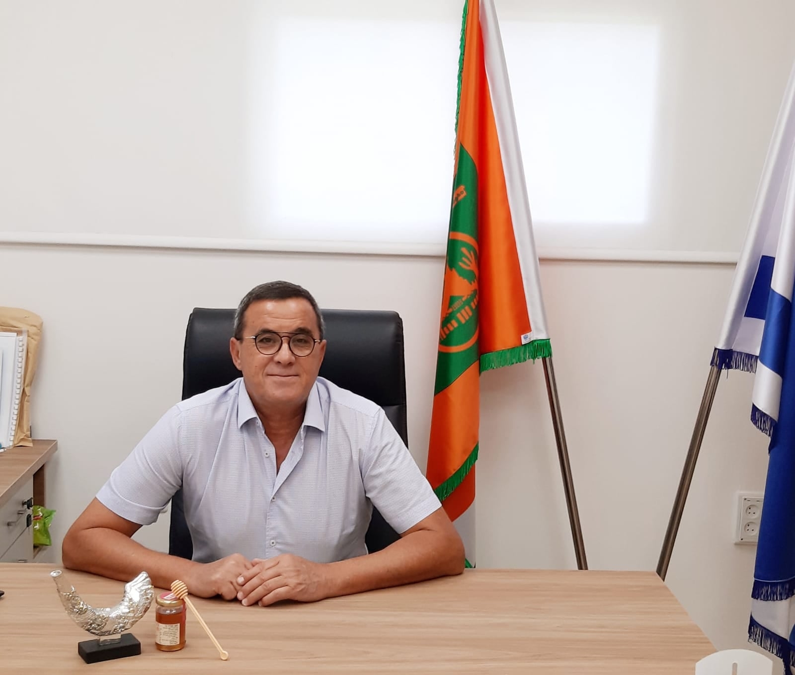 Read more about the article דני הרוש, סגן ראש עיריית כפר סבא ואלף הלייקים