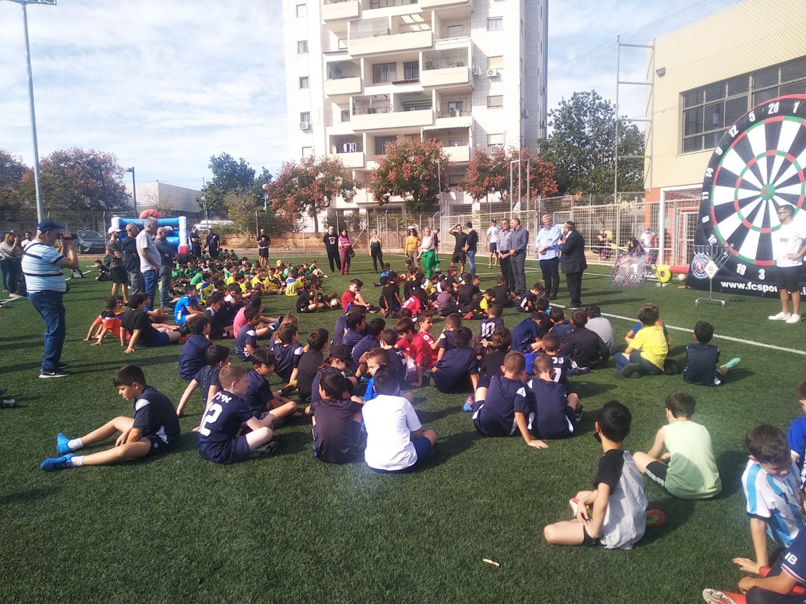 Read more about the article הפנינג חנוכה המסורתי בכדורגל נערך בכפר סבא