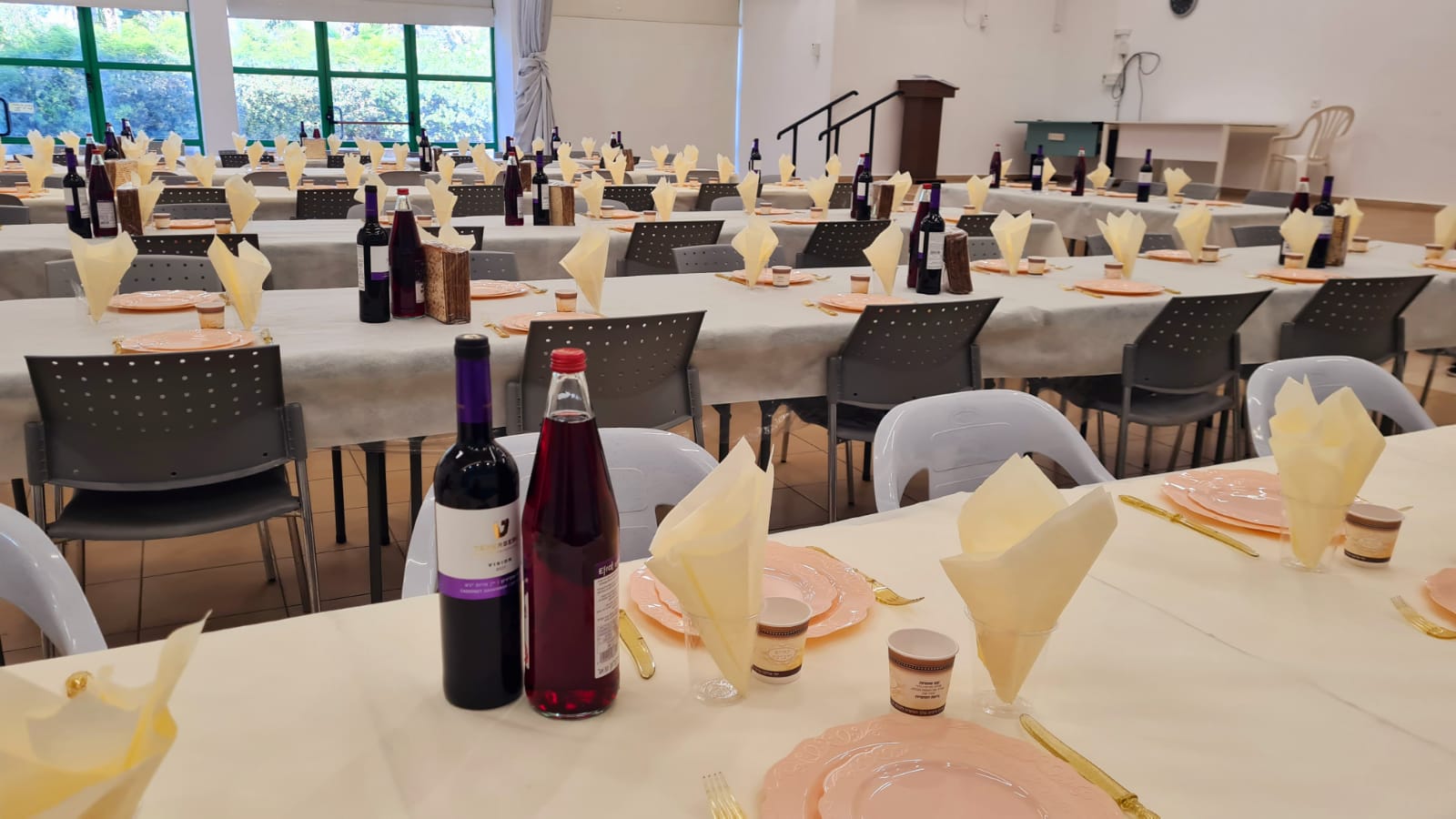 Read more about the article אנשי השנה שלנו: הרב יואל ימיני והרב יעקב מזרחי שערכו ליל סדר ל-150 איש וחילקו 400 סלי מזון