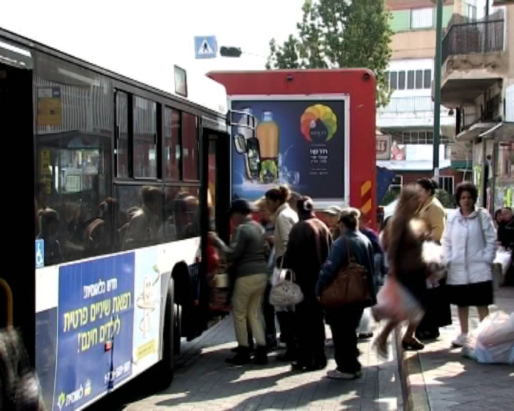 Read more about the article סקר אור ירוק: רוב תושבי השרון נוסעים ברכב הפרטי ולא באוטובוס
