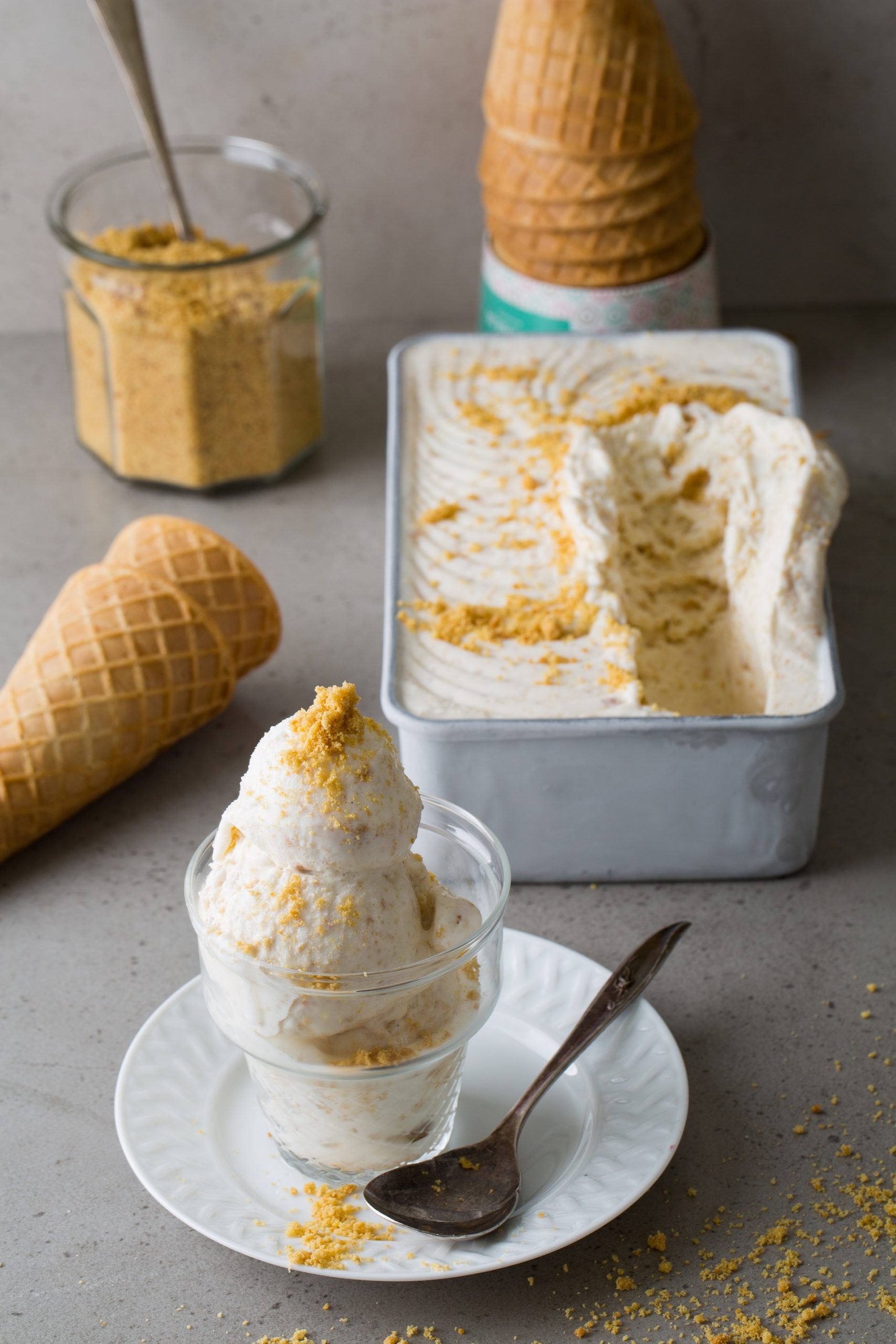 Read more about the article חדש: גלידת “וניליה” בטעם  עוגת גבינה פירורים – ה-טעם של חג השבועות!