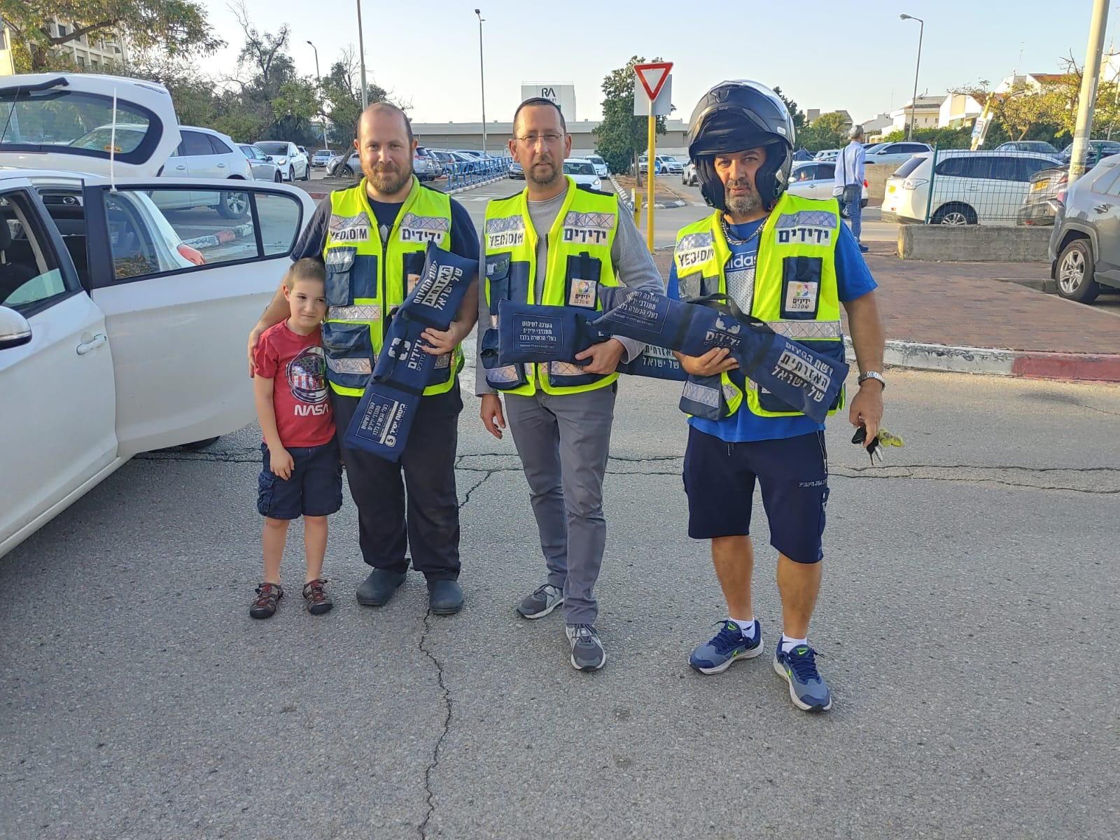 Read more about the article כפר סבא: תינוק ננעל בשגגה ברכב, מתנדבי ידידים חילצו אותו בשלום