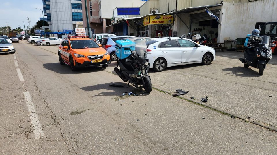 Read more about the article כפר סבא: רוכב קטנוע נפצע קשה כתוצאה מתאונה עם רכב