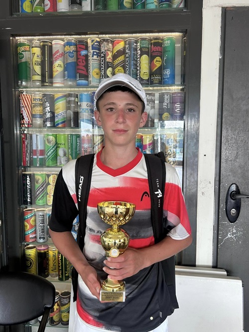 אלוף מקומי ! ברכות לדן ברנד, מכפר סבא, בן 14.5 אשר זכה לאחרונה במקום הראשון בתחרות פסח הארצית לגילאי 16