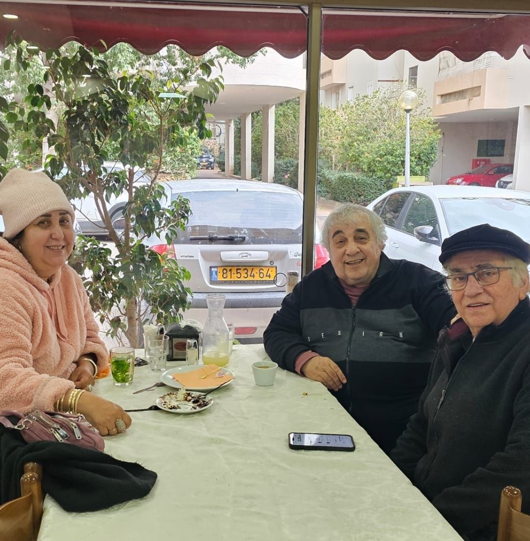 Read more about the article על מיפגש שהחל כארוחת צהריים ובא על סיומו כמיפגש מדהים של אחווה, רעות, אהבת המושבה והאוכל המשובח של סטקיית הכפר" / מאת יואב חביב