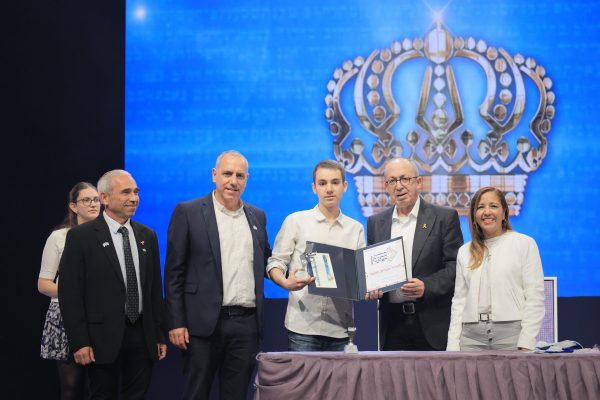 Read more about the article כבוד: חתן חידון התנ"ך הארצי לנוער בחינוך הממלכתי : אדיר אברהם בלטנר מתיכון הרצוג בכפר סבא