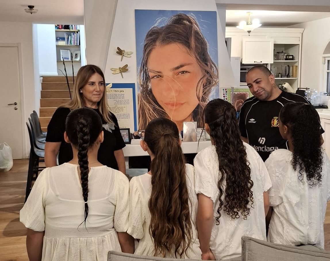 Read more about the article חגיגת בת מצווה מרגשת ל-4 ילדות מבית הילדים אמונה צבע אלעזרקי בנתניה – ביוזמת משפחת נעים ושרף לזכרה של מאי ז"ל