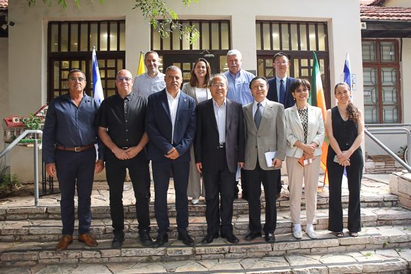 Read more about the article שגריר סין החדש בישראל הגיע לביקור מרגש בכפר סבא