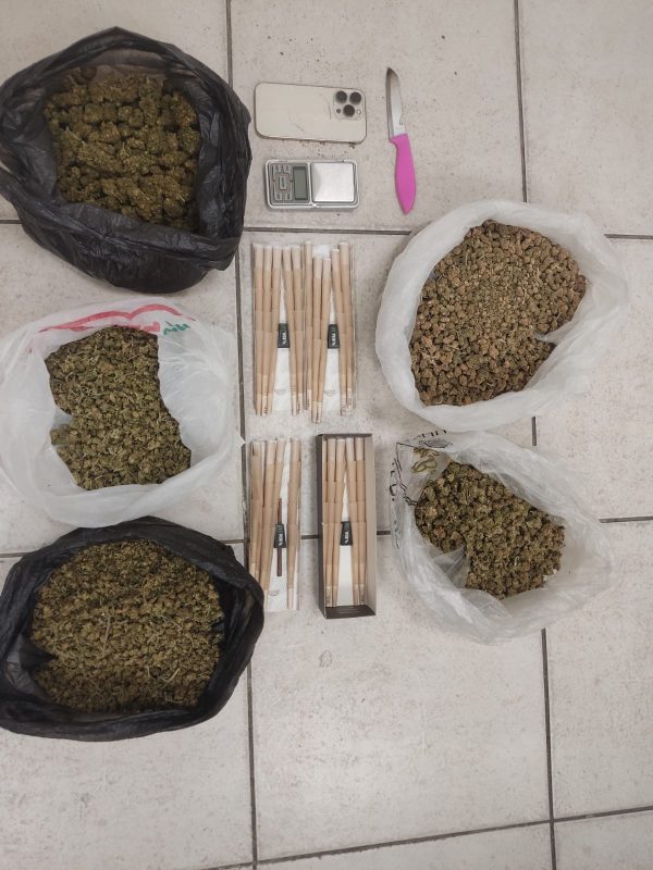 Read more about the article צעיר בן 20 מכפר סבא נתפס סוחר בסמים באמצעות שליחים