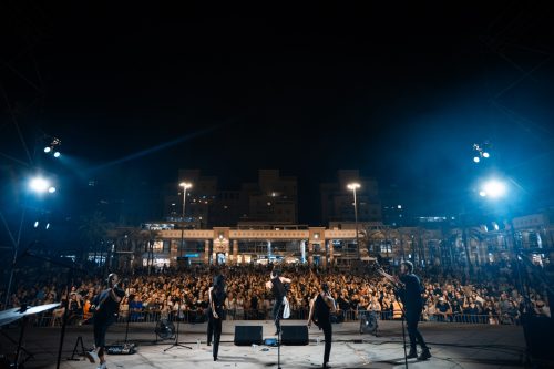 Read more about the article בחזרה לשנות ה-80: אלפי תושבות ותושבים כפר סבא חזרו אחורה בזמן ורקדו לצלילי שירים אהובים במסיבת שנות ה-80