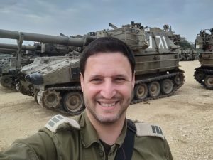 הרב שבתי יגל מזכיר איגוד הרבנים [הרב יגל, רב סרן בתותחנים במילואים - מתחילת המלחמה, עשה מעל 250 ימי מילואים בשלושה סבבים ועוד ידו נטויה - רק על זה מגיע לו כבוד