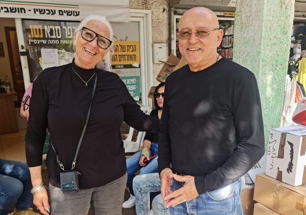 Read more about the article מי שלא מכיר את הזוג שבתמונה הוא לא כפרסבאי: ורדה וממה שיינפיין, הם הכפרסבאים הכי פעילים שהכרתם