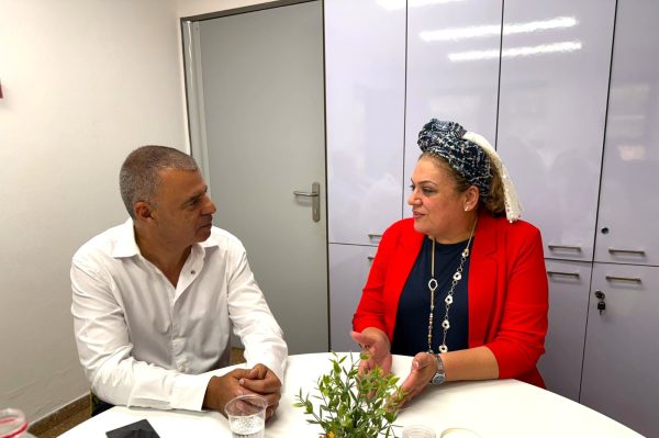 Read more about the article אורלי שלמה פותחת את שנת הלימודים בכפר סבא כמנהלת בית הספר שילה. "אני מאמינה שיש להאיר את הדרך לכל תלמידה ותלמידה ולהאמין בהם וביכולותיהם"