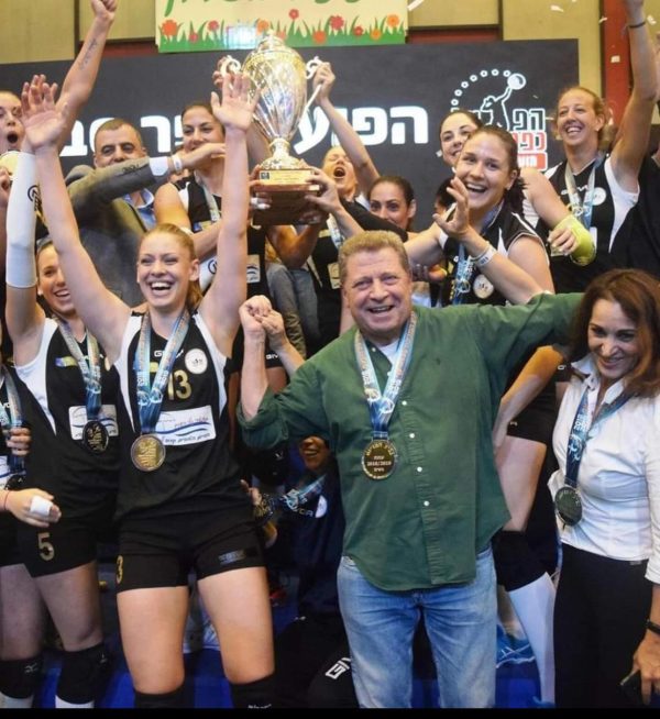 Read more about the article כפר סבא חונכת את אולם הספורט ע"ש גרי אברמוביץ – ומארחת את טורניר הכדורעף השנתי לזכרו ולהוקרתו