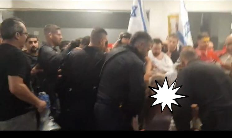 Read more about the article שוטרי מחוז מרכז עצרו בתום חקירה, תושב ר"ג החשוד בתקיפת ח״כ בארוע הליכוד בכפר סבא