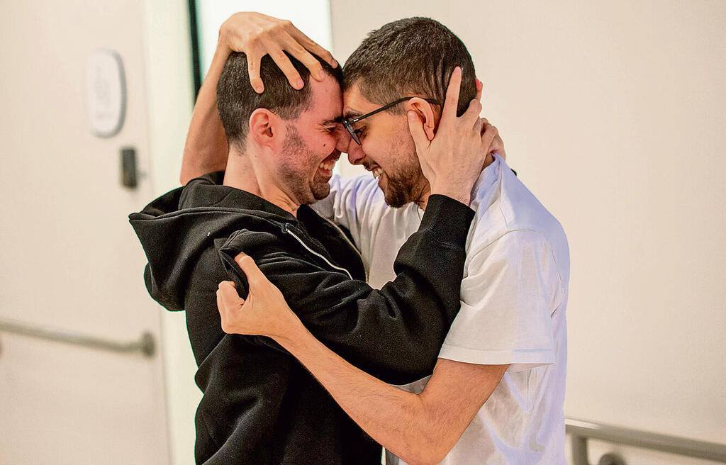 Read more about the article אביתר דוד, גיא גלבוע-דלאל ואיתן הורן – שלושת בני העיר כפר סבא שבו מהשבי ביום שמחת תורה וריגשו מדינה שלמה