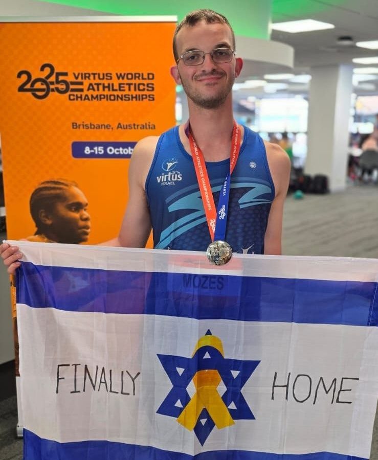 Read more about the article כבוד ! גיא מוזס מכפר סבא, זכה במדליית כסף באליפות העולם באתלטיקה!