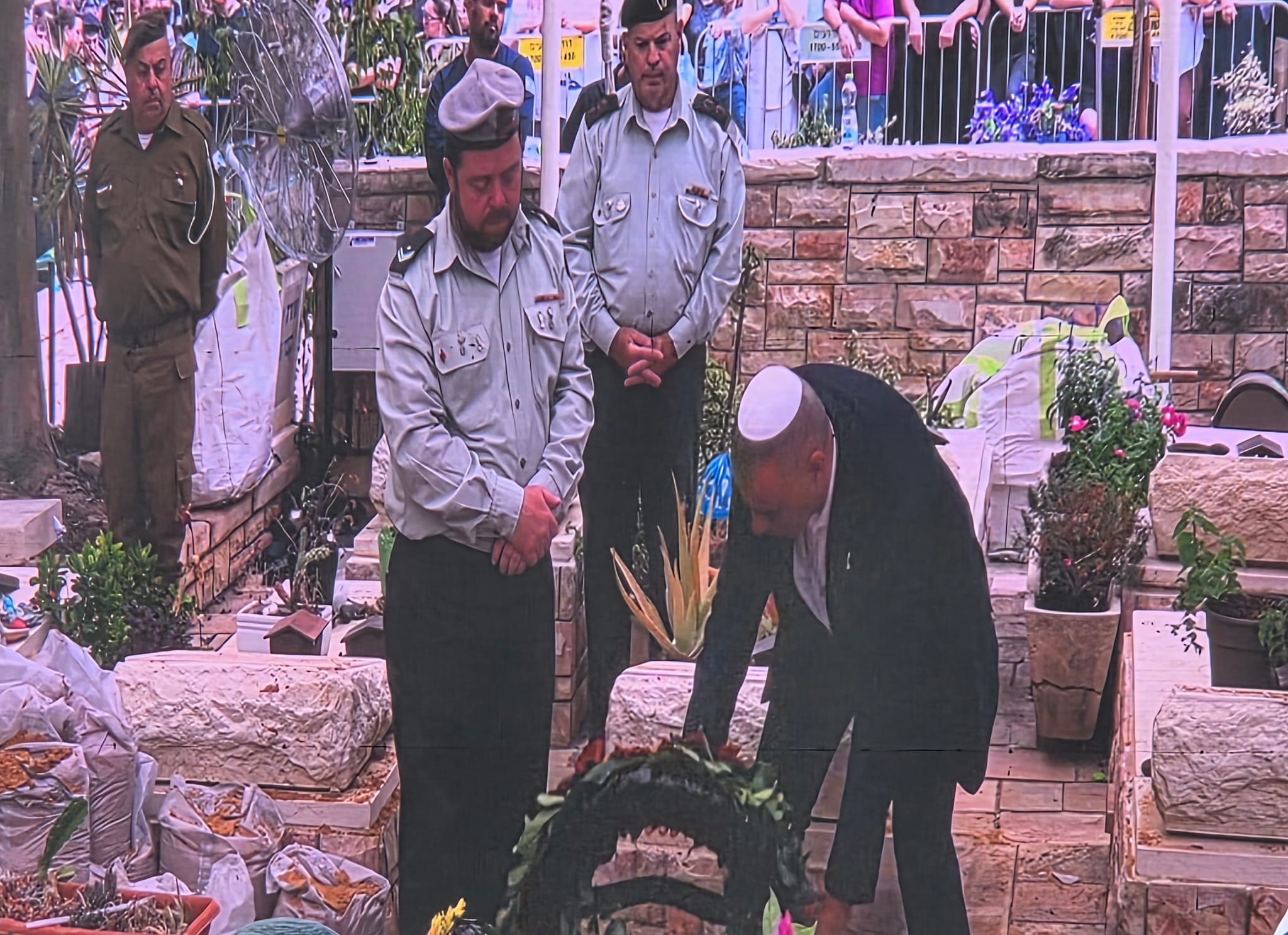 Read more about the article עשרות אלפים ליוו את הדר גולדין ז"ל בדרכו האחרונה