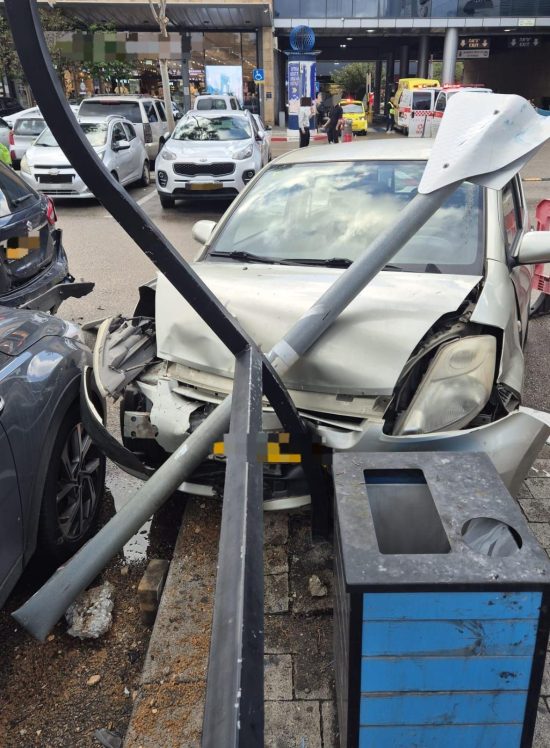 Read more about the article תאונת דרכים במעורבות הולכת רגל ו-2 כלי רכב בחנייה במרכז מסחרי G בכפר סבא