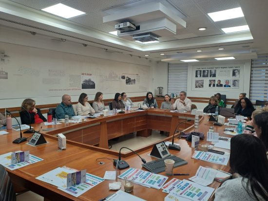 Read more about the article *מצילים חיים – בכפר סבא מכשירים שומרות ושומרי סף למניעת אובדנות בקרב ילדים ובני נוער*