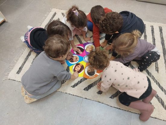 כפר סבא עוברת למודל חדש בגני הילדים: אחראי אחד לגני בוקר וצהריים