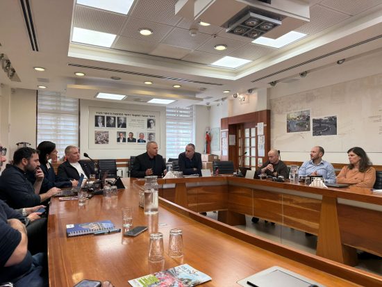 כפר סבא בדרך למטרו: העירייה ונת"ע מקדמות את לוחות הזמנים לקו השרון