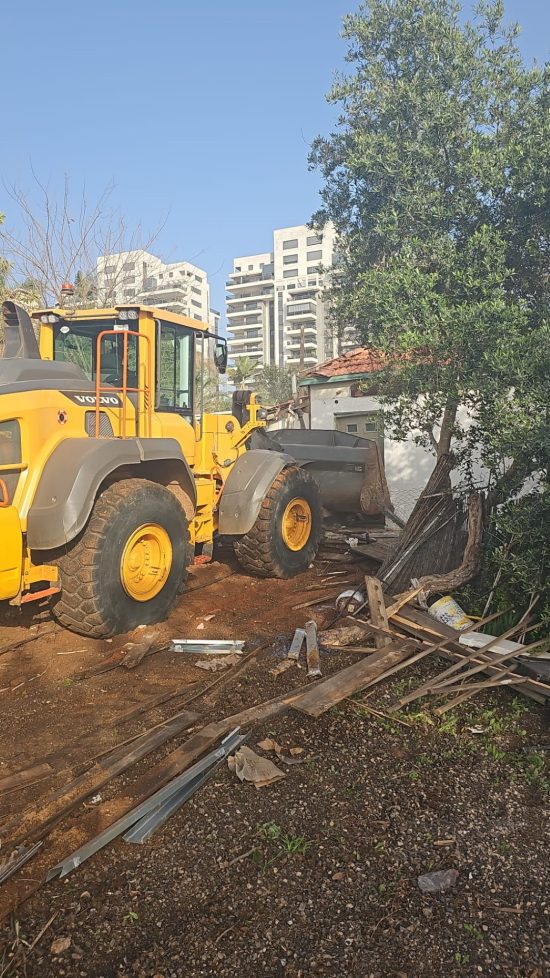 Read more about the article נהרס המבנה ברחוב האהבה בהוד השרון