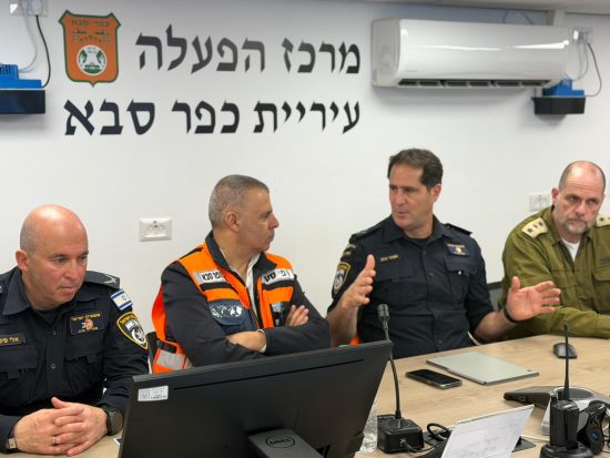 Read more about the article בכירי משטרת מחוז מרכז נפגשו עם ראש עיריית כפר סבא, רפי סער : "האתגר הגדול של כולנו הוא לבדוק הפעילות שלנו תחת איום הטילים"