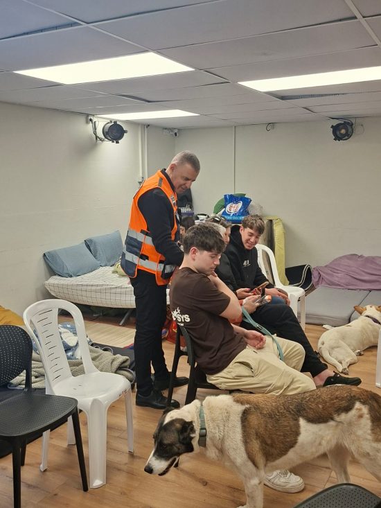 Read more about the article עיריית כפר סבא מחזקת את החוסן הקהילתי: פעילות "המקלט המקושט" וחלוקת ערכות למקלטים לתושבים