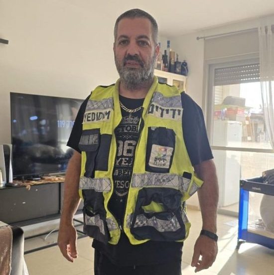 כפר סבא: תינוק ננעל ברכב בשגגה לעיני אמו, מתנדב ידידים חילץ אותו בשלום • "נשברתי כשראיתי את הנסיך הקטן מחייך בסיום החילוץ"